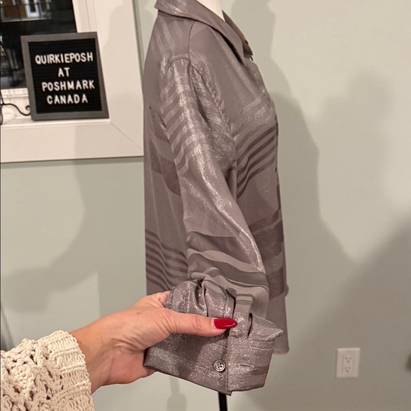 Avery Rayne Women's Lg. Long Sleeve Silver/Grey Button Up Blouse Classy Style - Picture 8 of 11